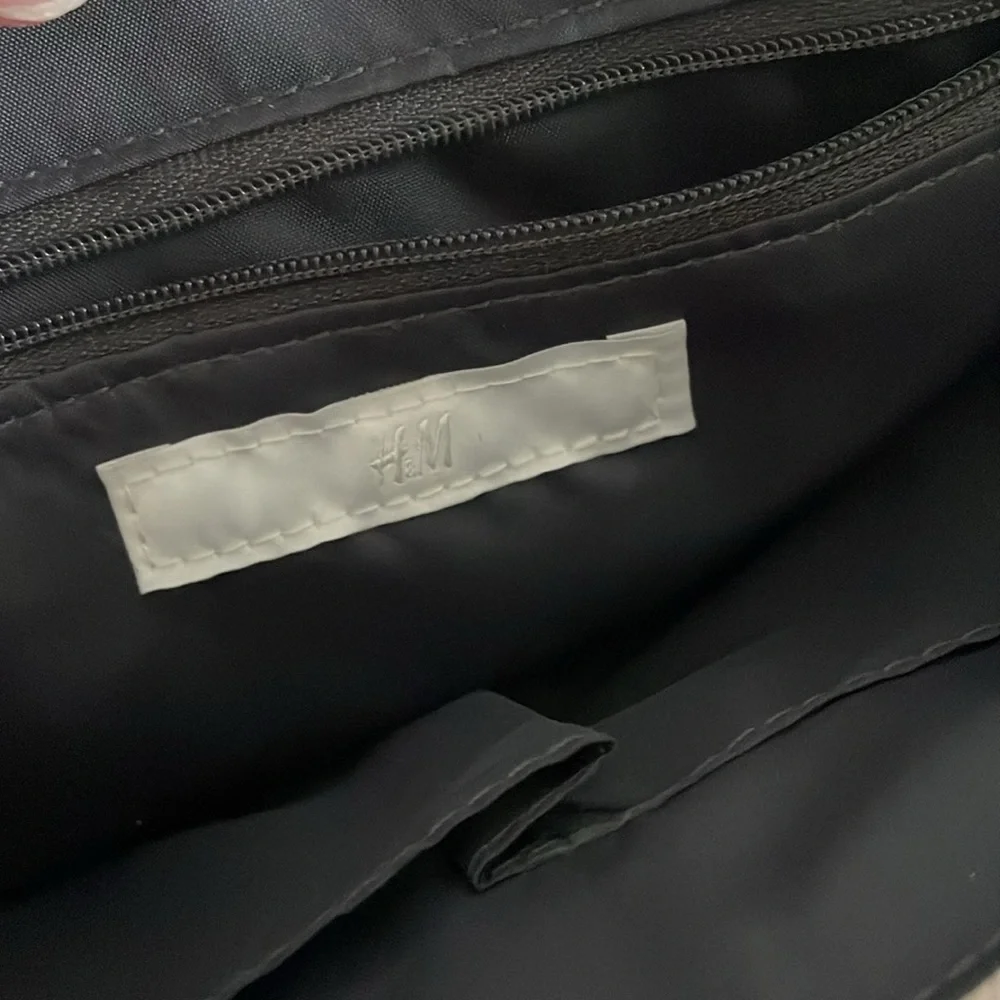 H&M Tote - Picture 9 of 9